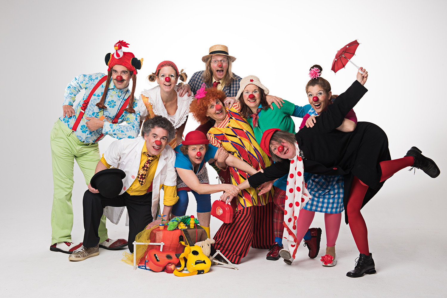 Gruppenfoto von 9 Clowns